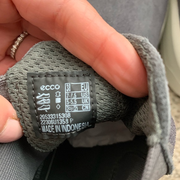 Brand New- Ecco size EU 38 (US7-7.57 charcoal suede bootie - Picture 7 of 9